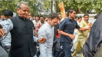 Rahul Gandhi Protest Against Modi Government move on CBI