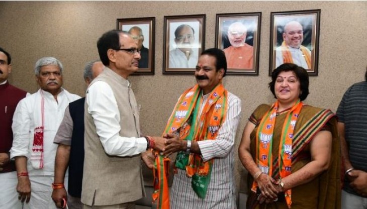 बीजेपी के गले की फांस बन सकती है, ज्योतिरादित्य सिंधिया को उन्हीं के गढ़ में घेरने की रणनीति बीजेपी के गले की फांस बन सकती है, ज्योतिरादित्य सिंधिया को उन्हीं के गढ़ में घेरने की रणनीति
