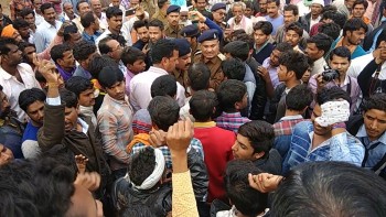 Farmers in Bareli protested as did not get proper rate of paddy crop