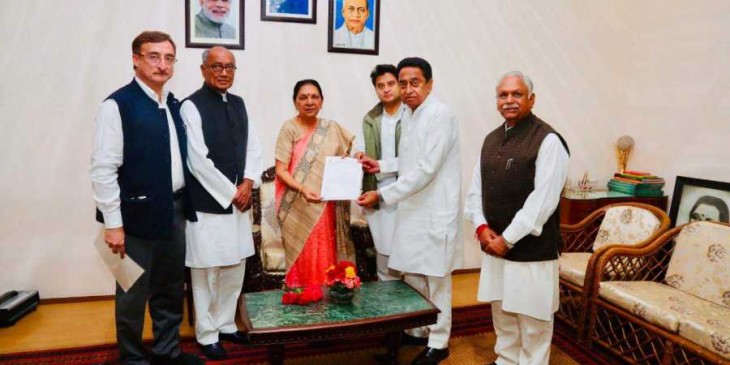 121 विधायकों के साथ कमलनाथ ने पेश किया सरकार बनाने का दावा, अब मुख्य मंत्री का नाम तय होना बाकि