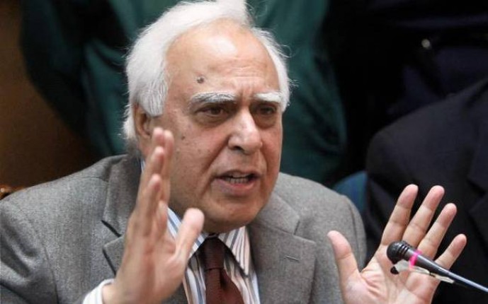 सुप्रीम कोर्ट ने सरकार को क्लीन चिट दी, ऐसा कहना बिलकुल गलत : कपिल सिब्बल सुप्रीम कोर्ट ने सरकार को क्लीन चिट दी, ऐसा कहना बिलकुल गलत : कपिल सिब्बल
