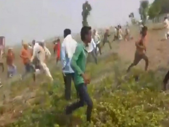 बलिया मर्डर केस : विधायक बोले जिसे आरोपी बताया जा रहा, उसके पिता को पीड़ित पक्ष ने डंडे से मारा था, कोई किसी के परिजन को मारेगा तो क्रिया की प्रतिक्रिया तो होगी ही बलिया मर्डर केस : विधायक बोले जिसे आरोपी बताया जा रहा, उसके पिता को पीड़ित पक्ष ने डंडे से मारा था, कोई किसी के परिजन को मारेगा तो क्रिया की प्रतिक्रिया तो होगी ही
