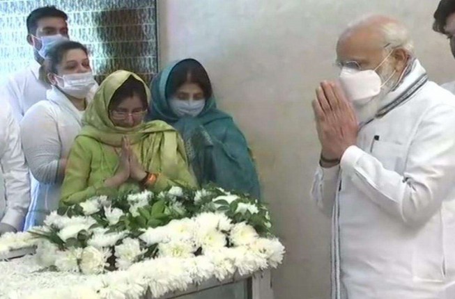 केंद्रीय मंत्री रामविलास पासवान को पीएम मोदी ने दी अंतिम विदाई, 2 बजे के बाद पटना ले जाया जाएगा पार्थिव शरीर