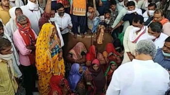 Priest family adamant on 50 lakh compensation, not yet cremated