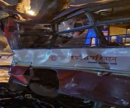 आगरा से आ रही बस मथुरा रोड पर पेड़ से टकराई, 12 लोग गंभीर रूप से घायल, AIIMS में भर्ती आगरा से आ रही बस मथुरा रोड पर पेड़ से टकराई, 12 लोग गंभीर रूप से घायल, AIIMS में भर्ती