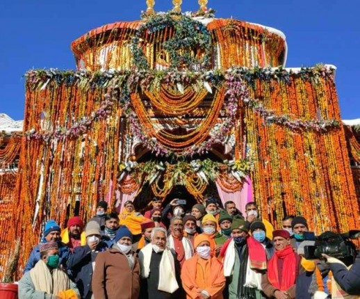 उत्तराखंड: केदारनाथ के बाद सीएम योगी आदित्यनाथ ने बदरीनाथ धाम में पूजा-अर्चना की उत्तराखंड: केदारनाथ के बाद सीएम योगी आदित्यनाथ ने बदरीनाथ धाम में पूजा-अर्चना की