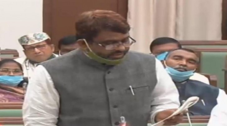 बिहार में आज से नई विधानसभा का सत्र शुरू, AIMIM विधायक ने शपथ के दौरान ‘हिन्दुस्तान’ शब्द पर जताई आपत्ति बिहार में आज से नई विधानसभा का सत्र शुरू, AIMIM विधायक ने शपथ के दौरान ‘हिन्दुस्तान’ शब्द पर जताई आपत्ति