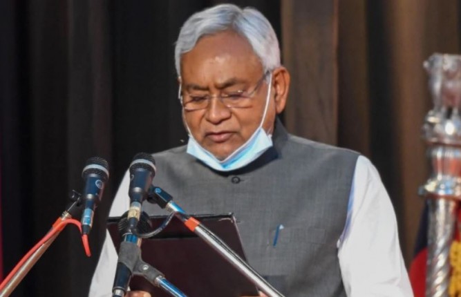 Bihar Govt formation: नीतीश कुमार ने सातवीं बार CM पद की शपथ ली, कैबिनेट में BJP के 7, JDU के 5, VIP-HAM से एक-एक मंत्री Bihar Govt formation: नीतीश कुमार ने सातवीं बार CM पद की शपथ ली, कैबिनेट में BJP के 7, JDU के 5, VIP-HAM से एक-एक मंत्री