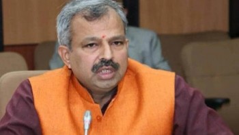 BJP accuses Kejriwal government of being negligent in prevention of corona in Delhi