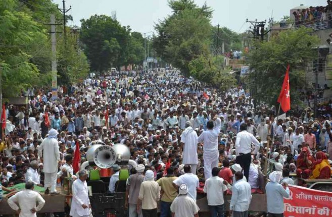 किसान आंदोलन को देखते हुए दिल्ली मेट्रो की सेवाओं में बदलाव