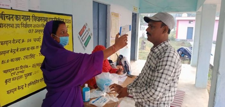 MP by-polls: 19 जिले की 28 विधानसभा सीटों पर वोटिंग जारी, 355 उम्मीदवार मैदान में MP by-polls: 19 जिले की 28 विधानसभा सीटों पर वोटिंग जारी, 355 उम्मीदवार मैदान में