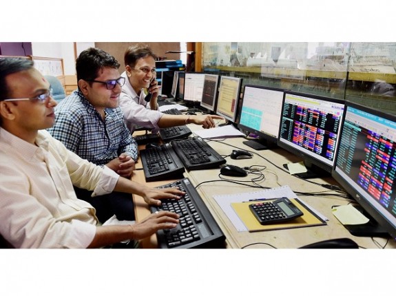 Share Market:भारतीय शेयर बाजार में लगातार सातवें दिन तेजी, सेंसेक्स 43 हजार के पार Share Market:भारतीय शेयर बाजार में लगातार सातवें दिन तेजी, सेंसेक्स 43 हजार के पार