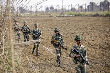 Pakistan violates ceasefire for third consecutive day along LoC