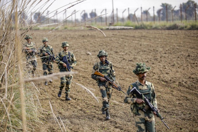J&K: पाकिस्तान ने लगातार तीसरे दिया किया सीजफायर का उल्लंघन, सुबह करीब 9 बजे से छोटे हथियारों से गोलाबारी J&K: पाकिस्तान ने लगातार तीसरे दिया किया सीजफायर का उल्लंघन, सुबह करीब 9 बजे से छोटे हथियारों से गोलाबारी
