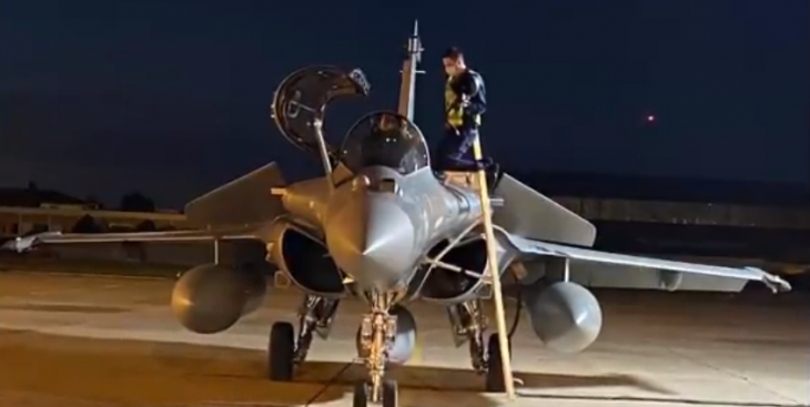 Rafale: राफेल जेट का दूसरा बैच भारत पहुंचा, 7000 किलोमीटर की नॉन-स्टॉप उड़ान भरी Rafale: राफेल जेट का दूसरा बैच भारत पहुंचा, 7000 किलोमीटर की नॉन-स्टॉप उड़ान भरी