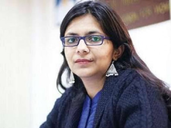 स्वाति मालीवाल ने किया जीबी रोड का निरीक्षण, शॉट सर्किट से लगी थी कोठे में आग स्वाति मालीवाल ने किया जीबी रोड का निरीक्षण, शॉट सर्किट से लगी थी कोठे में आग