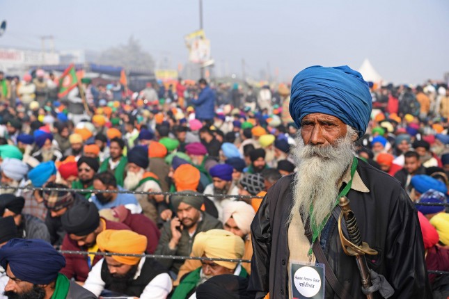 Farmers protest: किसान आंदोलन का आज 14वां दिन, अमित शाह की बैठक के बाद सरकार के साथ आज की वार्ता टली Farmers protest: किसान आंदोलन का आज 14वां दिन, अमित शाह की बैठक के बाद सरकार के साथ आज की वार्ता टली