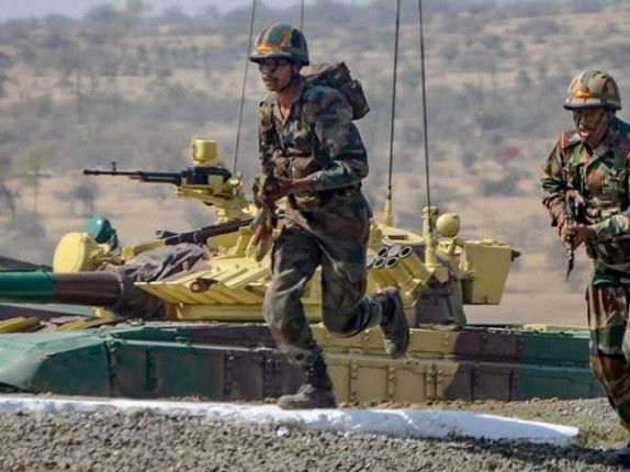 J&K: पाकिस्तान ने फिर किया सीजफायर का उल्लंघन, भारतीय सेना ने जवाबी कार्रवाई ने 5 सैनिकों को ढेर किया