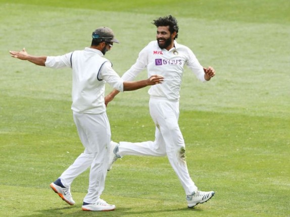 Ind Vs Aus 2nd Test: जीत के करीब टीम इंडिया, तीसरे दिन ऑस्ट्रेलिया का स्कोर 133/6, अभी सिर्फ 2 रन की लीड Ind Vs Aus 2nd Test: जीत के करीब टीम इंडिया, तीसरे दिन ऑस्ट्रेलिया का स्कोर 133/6, अभी सिर्फ 2 रन की लीड