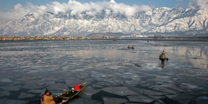 जम्मू-कश्मीर और लद्दाख में शुरू हुई हड्डियां कंपा देने वाली चिल्लई कलां की ठंड जम्मू-कश्मीर और लद्दाख में शुरू हुई हड्डियां कंपा देने वाली चिल्लई कलां की ठंड