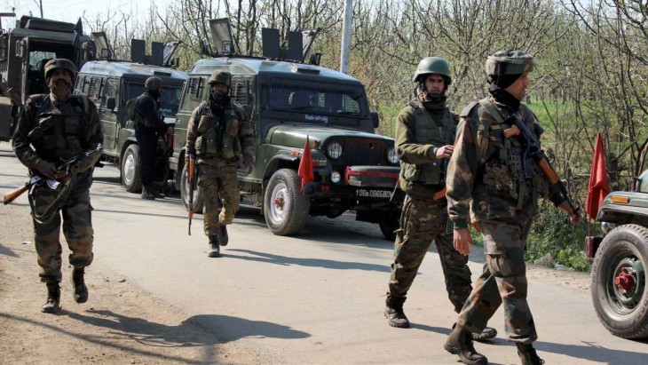 J-K: शोपियां में एनकाउंटर, सुरक्षाबलों ने दो आतंकियों को ढेर किया J-K: शोपियां में एनकाउंटर, सुरक्षाबलों ने दो आतंकियों को ढेर किया