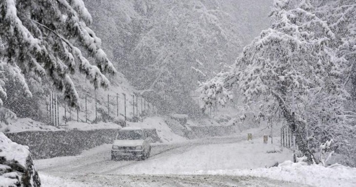 J&K: जम्मू-कश्मीर में भारी बर्फबारी और बारिश, गुरुवार से मौसम में सुधार होने का अनुमान