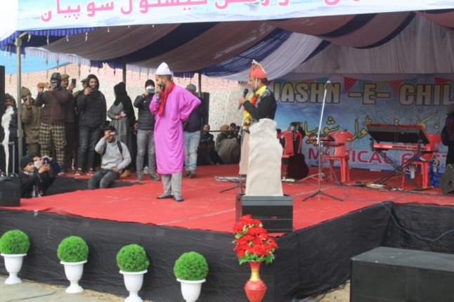 J&K: शोपियां जिले में 30 साल बाद जश्न-ए-चिल्लई कलां का आयोजन, संगीत समारोह से सर्दियों के सबसे कठोर दौर का स्वागत J&K: शोपियां जिले में 30 साल बाद जश्न-ए-चिल्लई कलां का आयोजन, संगीत समारोह से सर्दियों के सबसे कठोर दौर का स्वागत