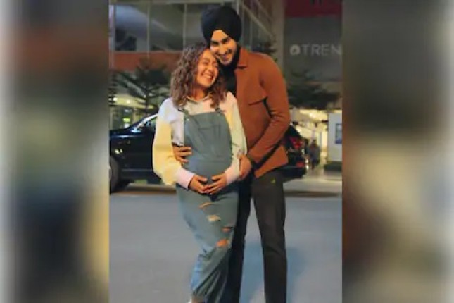 Bollywood: जल्द ही मां बनने वाली हैं बॉलीवुड सिंगर नेहा कक्कड़, बेबी बंप फ्लॉन्ट करते हुए पति रोहनप्रीत संग शेयर की फोटो Bollywood: जल्द ही मां बनने वाली हैं बॉलीवुड सिंगर नेहा कक्कड़, बेबी बंप फ्लॉन्ट करते हुए पति रोहनप्रीत संग शेयर की फोटो