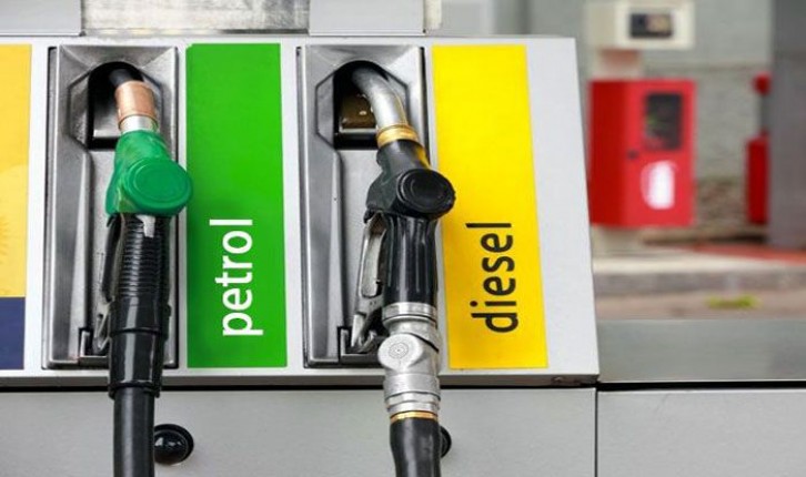 Fuel Price: पेट्रोल-डीजल के दामों में लगातार दूसरे दिन नहीं हुआ कोई बदलाव, जानिए आज का भाव Fuel Price: पेट्रोल-डीजल के दामों में लगातार दूसरे दिन नहीं हुआ कोई बदलाव, जानिए आज का भाव