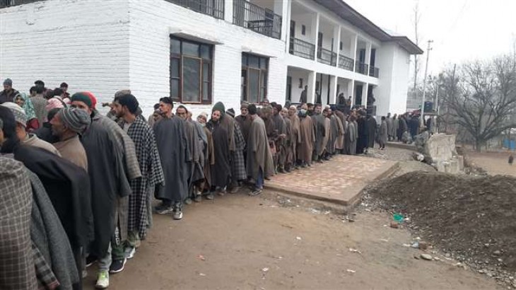 J&K Election: डीडीसी के चौथे चरण के मतदान, सुबह 11 बजे तक 26.02% वोट पड़े J&K Election: डीडीसी के चौथे चरण के मतदान, सुबह 11 बजे तक 26.02% वोट पड़े
