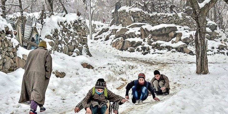 Weather: जम्मू-कश्मीर, लद्दाख में बर्फबारी और बारिश थमी, 4 दिनों बाद मौसम में हुआ सुधार
