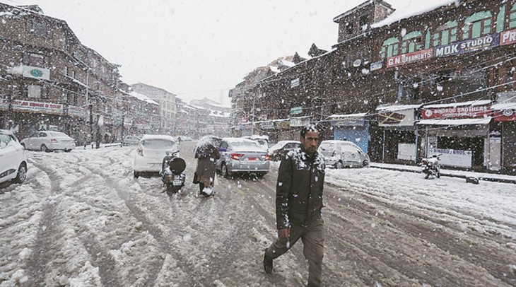 J&K: जम्मू-कश्मीर और लद्दाख क्षेत्र में भीषण ठंड, एक और बर्फबारी की संभावना